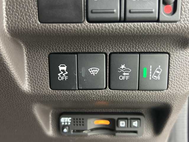 ホンダ フリード ハイブリット G ホンダセンシング 鹿児島県 2020(令2)年 5万km スーパープラチナグレーメタリック 純正9インチナビ/（AM/FM/CD/DVD/Bluetooth/フルセグ）/バックカメラ/ホンダセンシング/・衝突軽減ブレーキ/・レーンキープアシスト/・追従式クルーズコントロール/・クリアランスソナー/・オートマチックハイビーム/・先行者発信お知せ機能/ETC/前席シートヒーター/キャプテンシート/両側パワースライドドア/スマートキー/スペアキー有/純正15インチアルミホイール/純正フロアマット/横滑り防止装置/アイドリングストップ