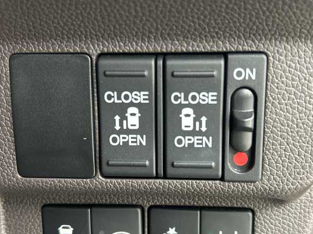 ホンダ フリード ハイブリット G ホンダセンシング 鹿児島県 2020(令2)年 5万km スーパープラチナグレーメタリック 純正9インチナビ/（AM/FM/CD/DVD/Bluetooth/フルセグ）/バックカメラ/ホンダセンシング/・衝突軽減ブレーキ/・レーンキープアシスト/・追従式クルーズコントロール/・クリアランスソナー/・オートマチックハイビーム/・先行者発信お知せ機能/ETC/前席シートヒーター/キャプテンシート/両側パワースライドドア/スマートキー/スペアキー有/純正15インチアルミホイール/純正フロアマット/横滑り防止装置/アイドリングストップ