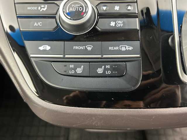 ホンダ フリード ハイブリット G ホンダセンシング 鹿児島県 2020(令2)年 5万km スーパープラチナグレーメタリック 純正9インチナビ/（AM/FM/CD/DVD/Bluetooth/フルセグ）/バックカメラ/ホンダセンシング/・衝突軽減ブレーキ/・レーンキープアシスト/・追従式クルーズコントロール/・クリアランスソナー/・オートマチックハイビーム/・先行者発信お知せ機能/ETC/前席シートヒーター/キャプテンシート/両側パワースライドドア/スマートキー/スペアキー有/純正15インチアルミホイール/純正フロアマット/横滑り防止装置/アイドリングストップ