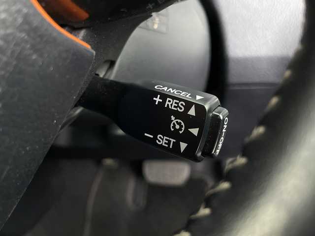 トヨタ シエンタ ハイブリッド G クエロ 埼玉県 2018(平30)年 3.2万km グレーメタリック 両側電動スライドドア　/純正デジタルインナーミラー　/全方位カメラ/バックカメラ/ドライブレコーダー/ビルトインＥＴＣ２．０　/クルーズコントロール　/ハンドルヒーター　/前席シートヒーター　/衝突軽減ブレーキ　/レーンキープアシスト/革巻きハンドル/LEDヘッドライト/オートハイビーム/フォグランプ/純正フロアマット