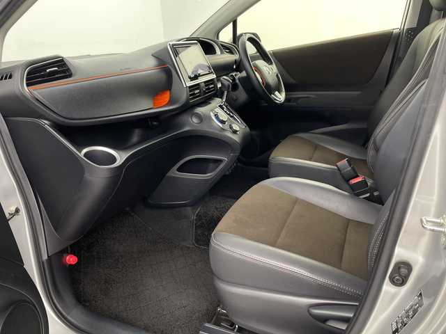 トヨタ シエンタ ハイブリッド G クエロ 埼玉県 2018(平30)年 3.2万km グレーメタリック 両側電動スライドドア　/純正デジタルインナーミラー　/全方位カメラ/バックカメラ/ドライブレコーダー/ビルトインＥＴＣ２．０　/クルーズコントロール　/ハンドルヒーター　/前席シートヒーター　/衝突軽減ブレーキ　/レーンキープアシスト/革巻きハンドル/LEDヘッドライト/オートハイビーム/フォグランプ/純正フロアマット