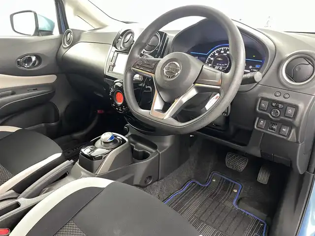 日産 ノート e－パワー X 福島県 2017(平29)年 4.8万km ソニックブルー 衝突軽減ブレーキ/・踏み間違い防止アシスト/・車線逸脱警報装置/・標識認識/・横滑り防止装置/純正ナビゲーション/・型式：MM316D-W/・Bluetooth/AM・FM/CD/DVD/SD/USB/・バックカメラ/・360度カメラ/・前方ドライブレコーダー/・ETC/プッシュスタート/・スマートキー/ハロゲンライト/・オートライト/・ヘッドライトリベライザー/純正フロアマット/ドアバイザー/電動格納ウィンカーミラー