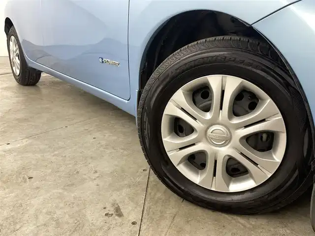 日産 ノート e－パワー X 福島県 2017(平29)年 4.8万km ソニックブルー 衝突軽減ブレーキ/・踏み間違い防止アシスト/・車線逸脱警報装置/・標識認識/・横滑り防止装置/純正ナビゲーション/・型式：MM316D-W/・Bluetooth/AM・FM/CD/DVD/SD/USB/・バックカメラ/・360度カメラ/・前方ドライブレコーダー/・ETC/プッシュスタート/・スマートキー/ハロゲンライト/・オートライト/・ヘッドライトリベライザー/純正フロアマット/ドアバイザー/電動格納ウィンカーミラー