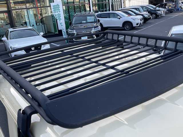 スズキ ジムニー XC 長野県 2020(令2)年 4.2万km シフォンアイボリーM 禁煙車/４ＷＤ/７インチ純正ディスプレイオーディオ/【PVH-9300DVSZS】/Bluetooth Audio/ルーフキャリア/リヤマルチステップ/オーバーフェンダー/ビルトインＥＴＣ/クルーズコントロール/前席シートヒーター/ドライブレコーダー(前方)/セーフティーサポート/・デュアルセンサーブレーキサポート/・誤発進抑制機能/・車線逸脱警報機能/・ふらつき警報機能/・先行車発進お知らせ機能/・標識認識機能/・ハイビームアシスト/革巻きステアリング/ステアリングスイッチ/ＬＥＤヘッドライト/フォグランプ/オートライト/オートマチックハイビーム/スマートキー/プッシュスタート/電動格納ミラー/社外16インチＡＷ/フロアマット/ヘッドライトウォッシャー/ダウンヒルアシストコントロール