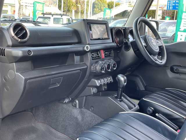 スズキ ジムニー XC 長野県 2020(令2)年 4.2万km シフォンアイボリーM 禁煙車/４ＷＤ/７インチ純正ディスプレイオーディオ/【PVH-9300DVSZS】/Bluetooth Audio/ルーフキャリア/リヤマルチステップ/オーバーフェンダー/ビルトインＥＴＣ/クルーズコントロール/前席シートヒーター/ドライブレコーダー(前方)/セーフティーサポート/・デュアルセンサーブレーキサポート/・誤発進抑制機能/・車線逸脱警報機能/・ふらつき警報機能/・先行車発進お知らせ機能/・標識認識機能/・ハイビームアシスト/革巻きステアリング/ステアリングスイッチ/ＬＥＤヘッドライト/フォグランプ/オートライト/オートマチックハイビーム/スマートキー/プッシュスタート/電動格納ミラー/社外16インチＡＷ/フロアマット/ヘッドライトウォッシャー/ダウンヒルアシストコントロール