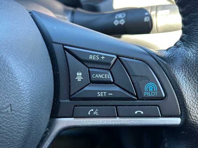 日産 エクストレイル ハイブリッド 20Xi 山梨県 2022(令4)年 1.5万km ダイヤモンドブラック エマージェンシーブレーキ/プロパイロット/純正SDナビ/　(CD/DVD/SD/USB/AUX/BT/フルセグ)/アラウンドビューモニター/デジタルルームミラー/パワーバックドア/アダプティブヘッドライト/LEDオートライト/LEDフォグランプ/ハーフレザーシート/パワーシート　/シートヒーター/電動パーキングブレーキ/ダウンヒルアシストコントロール/車線逸脱警報/純正17インチアルミホイール/純正フロアマット/オールモード４×４－ｉシステム/ルーフレール/スマートキー/ビルトインETC