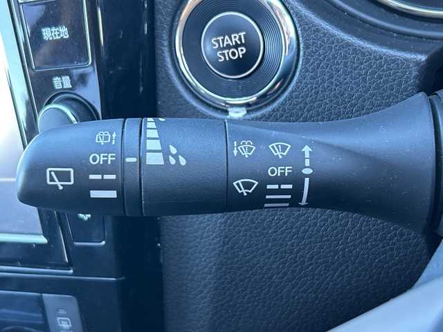 日産 エクストレイル ハイブリッド 20Xi 山梨県 2022(令4)年 1.5万km ダイヤモンドブラック エマージェンシーブレーキ/プロパイロット/純正SDナビ/　(CD/DVD/SD/USB/AUX/BT/フルセグ)/アラウンドビューモニター/デジタルルームミラー/パワーバックドア/アダプティブヘッドライト/LEDオートライト/LEDフォグランプ/ハーフレザーシート/パワーシート　/シートヒーター/電動パーキングブレーキ/ダウンヒルアシストコントロール/車線逸脱警報/純正17インチアルミホイール/純正フロアマット/オールモード４×４－ｉシステム/ルーフレール/スマートキー/ビルトインETC