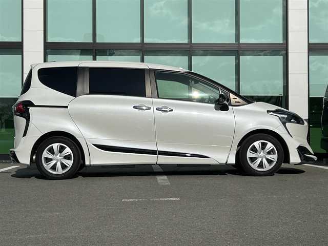 トヨタ シエンタ ハイブリッド G 和歌山県 2021(令3)年 3.7万km ホワイトパールクリスタルシャイン 社外10インチフローティングナビ/Bluetooth/モデリスタエアロ/両側パワースライドドア/衝突軽減カメラ/車線逸脱防止機能/クルーズコントロール/革巻きステアリング/ステアリングスイッチ/ステアリングヒーター/前席シートヒーター/LEDヘッドライト/フォグランプ/オートライト/オートハイビーム/フルオートエアコン/電動格納ミラー/プッシュスタート/スマートキー