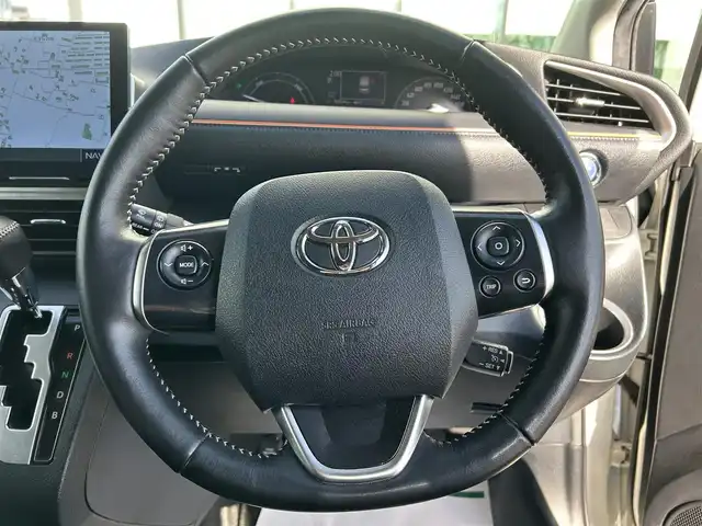 トヨタ シエンタ ハイブリッド G 和歌山県 2021(令3)年 3.7万km ホワイトパールクリスタルシャイン 社外10インチフローティングナビ/Bluetooth/モデリスタエアロ/両側パワースライドドア/衝突軽減カメラ/車線逸脱防止機能/クルーズコントロール/革巻きステアリング/ステアリングスイッチ/ステアリングヒーター/前席シートヒーター/LEDヘッドライト/フォグランプ/オートライト/オートハイビーム/フルオートエアコン/電動格納ミラー/プッシュスタート/スマートキー