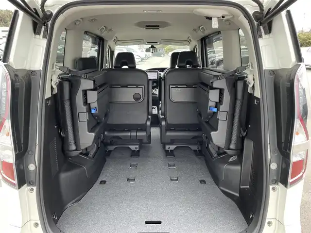 日産 セレナ e－パワー ハイウェイスター V 愛媛県 2019(令1)年 5.9万km ブリリアントホワイトパール 純正ナビ/(Bluetooth/CD/SD/DVD/Blu-ray/USB/フルセグ)/プロパイロット/ビルトインETC/アラウンドビューカメラ/純正15インチアルミホイール/レーンキープアシスト/オートライト/オートマチックハイビーム/レザーシート/プッシュスタート/スマートキー/スペアキー1本/LEDヘッドライト/フォグランプ/電動パーキングホールド/オートブレーキホールド/横滑り防止装置/盗難防止装置/衝突被害軽減ブレーキ/純正ドアバイザー/純正フロアマット/電動格納ミラー/リアロールサンシェード