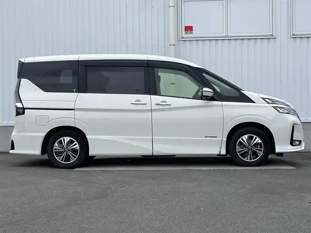 日産 セレナ e－パワー ハイウェイスター V 愛媛県 2019(令1)年 5.9万km ブリリアントホワイトパール 純正ナビ/(Bluetooth/CD/SD/DVD/Blu-ray/USB/フルセグ)/プロパイロット/ビルトインETC/アラウンドビューカメラ/純正15インチアルミホイール/レーンキープアシスト/オートライト/オートマチックハイビーム/レザーシート/プッシュスタート/スマートキー/スペアキー1本/LEDヘッドライト/フォグランプ/電動パーキングホールド/オートブレーキホールド/横滑り防止装置/盗難防止装置/衝突被害軽減ブレーキ/純正ドアバイザー/純正フロアマット/電動格納ミラー/リアロールサンシェード
