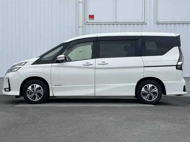 日産 セレナ e－パワー ハイウェイスター V 愛媛県 2019(令1)年 5.9万km ブリリアントホワイトパール 純正ナビ/(Bluetooth/CD/SD/DVD/Blu-ray/USB/フルセグ)/プロパイロット/ビルトインETC/アラウンドビューカメラ/純正15インチアルミホイール/レーンキープアシスト/オートライト/オートマチックハイビーム/レザーシート/プッシュスタート/スマートキー/スペアキー1本/LEDヘッドライト/フォグランプ/電動パーキングホールド/オートブレーキホールド/横滑り防止装置/盗難防止装置/衝突被害軽減ブレーキ/純正ドアバイザー/純正フロアマット/電動格納ミラー/リアロールサンシェード