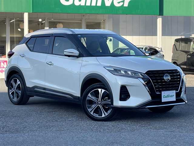 日産 キックス X ツートーンインテリアED 千葉県 2021(令3)年 5.6万km ブリリアントホワイトパール プロパイロット/アラウンドビューカメラ/純正9インチSDナビ【MM320D-L】/・CD/DVD/MSV/Bluetooth/フルセグTV/インテリジェントルームミラー/エマージェンシーブレーキ/レーンキープアシスト/専用コンビレザーシート/シートヒーター/インテリジェントキー/ステアリングヒーター/前後コーナーセンサー/純正17インチアルミホイール/純正LEDヘッドライト/フォグランプ/純正前後ドライブレコーダー【DH5-D】/純正ETC/本革巻きステアリング/サイド＆カーテンエアバッグ/新車時保証書＆取扱説明書