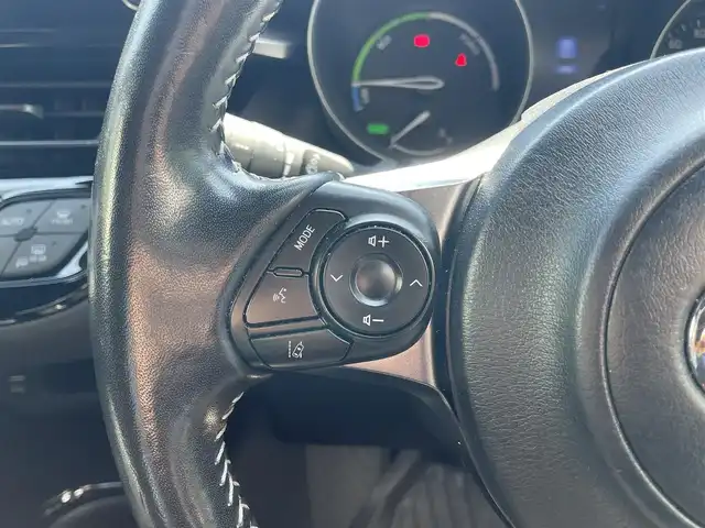 トヨタ Ｃ－ＨＲ S GRスポーツ 大分県 2019(令1)年 5.7万km ブラック/ホワイトパールクリスタルシャイン 2トーン ワンオーナー/トヨタセーフティセンス/純正SDナビ/　(AM/FM/USB/Bluetooth)/全方位カメラ/ハーフレザーシート/シートヒーター/ETC/レーダークルーズコントロール/ステアリングスイッチ/革巻きステアリング/電動パーキングブレーキ/LEDヘッドライト/オートハイビーム/オートライト/純正アルミホイール18インチ/スマートキー/スペアキー/プッシュスタート