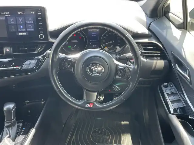 トヨタ Ｃ－ＨＲ S GRスポーツ 大分県 2019(令1)年 5.7万km ブラック/ホワイトパールクリスタルシャイン 2トーン ワンオーナー/トヨタセーフティセンス/純正SDナビ/　(AM/FM/USB/Bluetooth)/全方位カメラ/ハーフレザーシート/シートヒーター/ETC/レーダークルーズコントロール/ステアリングスイッチ/革巻きステアリング/電動パーキングブレーキ/LEDヘッドライト/オートハイビーム/オートライト/純正アルミホイール18インチ/スマートキー/スペアキー/プッシュスタート
