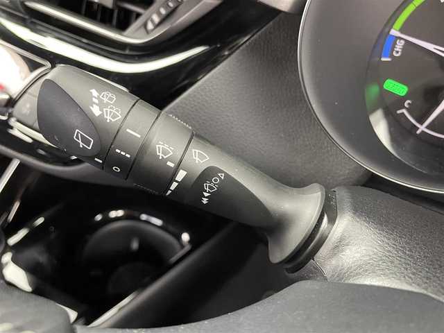 トヨタ Ｃ－ＨＲ S GRスポーツ 大分県 2019(令1)年 5.7万km ブラック/ホワイトパールクリスタルシャイン 2トーン ワンオーナー/トヨタセーフティセンス/純正SDナビ/AM/FM/USB/Bluetooth)/全方位カメラ/ハーフレザーシート/シートヒーター/ETC/レーダークルーズコントロール/ステアリングスイッチ/革巻きステアリング/電動パーキングブレーキ/LEDヘッドライト/オートハイビーム/オートライト/純正アルミホイール19インチ