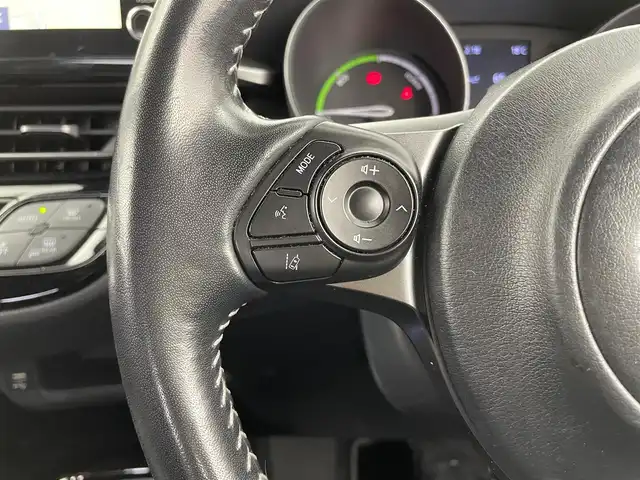トヨタ Ｃ－ＨＲ S GRスポーツ 大分県 2019(令1)年 5.7万km ブラック/ホワイトパールクリスタルシャイン 2トーン ワンオーナー/トヨタセーフティセンス/純正SDナビ/AM/FM/USB/Bluetooth)/全方位カメラ/ハーフレザーシート/シートヒーター/ETC/レーダークルーズコントロール/ステアリングスイッチ/革巻きステアリング/電動パーキングブレーキ/LEDヘッドライト/オートハイビーム/オートライト/純正アルミホイール19インチ