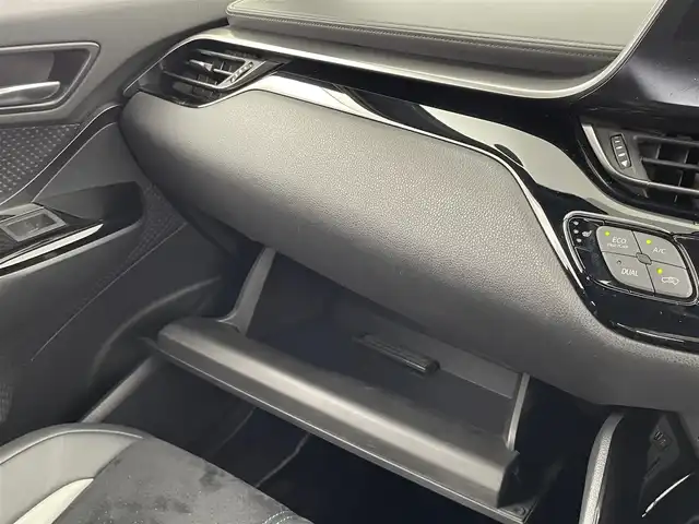 トヨタ Ｃ－ＨＲ S GRスポーツ 大分県 2019(令1)年 5.7万km ブラック/ホワイトパールクリスタルシャイン 2トーン ワンオーナー/トヨタセーフティセンス/純正SDナビ/AM/FM/USB/Bluetooth)/全方位カメラ/ハーフレザーシート/シートヒーター/ETC/レーダークルーズコントロール/ステアリングスイッチ/革巻きステアリング/電動パーキングブレーキ/LEDヘッドライト/オートハイビーム/オートライト/純正アルミホイール19インチ
