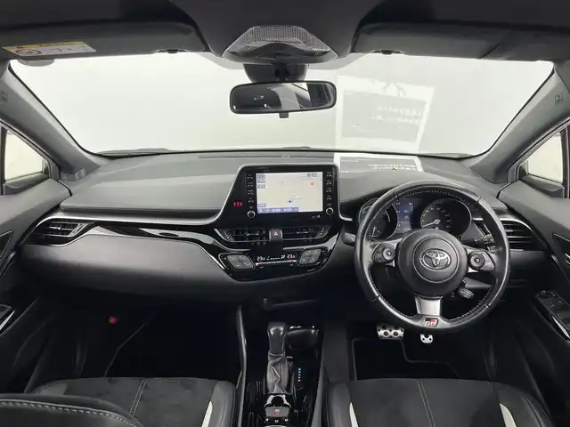 トヨタ Ｃ－ＨＲ S GRスポーツ 大分県 2019(令1)年 5.7万km ブラック/ホワイトパールクリスタルシャイン 2トーン ワンオーナー/トヨタセーフティセンス/純正SDナビ/AM/FM/USB/Bluetooth)/全方位カメラ/ハーフレザーシート/シートヒーター/ETC/レーダークルーズコントロール/ステアリングスイッチ/革巻きステアリング/電動パーキングブレーキ/LEDヘッドライト/オートハイビーム/オートライト/純正アルミホイール19インチ