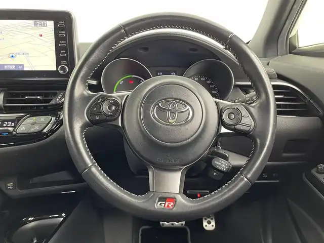 トヨタ Ｃ－ＨＲ S GRスポーツ 大分県 2019(令1)年 5.7万km ブラック/ホワイトパールクリスタルシャイン 2トーン ワンオーナー/トヨタセーフティセンス/純正SDナビ/AM/FM/USB/Bluetooth)/全方位カメラ/ハーフレザーシート/シートヒーター/ETC/レーダークルーズコントロール/ステアリングスイッチ/革巻きステアリング/電動パーキングブレーキ/LEDヘッドライト/オートハイビーム/オートライト/純正アルミホイール19インチ
