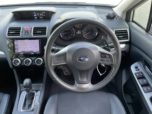 スバル インプレッサ スポーツ 2．0i－S 山梨県 2015(平27)年 9.3万km クリスタルホワイトP (株)IDOMが運営する【じしゃロン甲府店】の自社ローン専用車両になります。/こちらは現金またはオートローンご利用時の価格です。自社ローンご希望の方は別途その旨お申付け下さい/４ＷＤ/Si-Drive/クルーズコントロール/パドルシフト/キーレス２個/ＥＴＣ/社外ナビ・フルセグTV/CD・DVD・BTオーディオ/バックカメラ/保証書・取説書