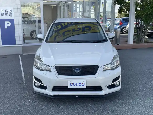 スバル インプレッサ スポーツ 2．0i－S 山梨県 2015(平27)年 9.3万km クリスタルホワイトP (株)IDOMが運営する【じしゃロン甲府店】の自社ローン専用車両になります。/こちらは現金またはオートローンご利用時の価格です。自社ローンご希望の方は別途その旨お申付け下さい/４ＷＤ/Si-Drive/クルーズコントロール/パドルシフト/キーレス２個/ＥＴＣ/社外ナビ・フルセグTV/CD・DVD・BTオーディオ/バックカメラ/保証書・取説書