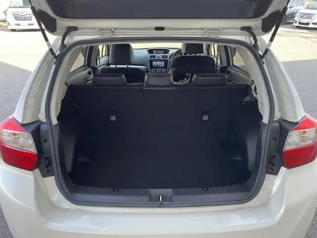 スバル インプレッサ スポーツ 2．0i－S 山梨県 2015(平27)年 9.3万km クリスタルホワイトP (株)IDOMが運営する【じしゃロン甲府店】の自社ローン専用車両になります。/こちらは現金またはオートローンご利用時の価格です。自社ローンご希望の方は別途その旨お申付け下さい/４ＷＤ/Si-Drive/クルーズコントロール/パドルシフト/キーレス２個/ＥＴＣ/社外ナビ・フルセグTV/CD・DVD・BTオーディオ/バックカメラ/保証書・取説書