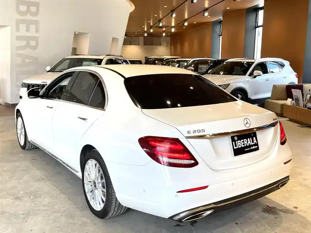 メルセデス・ベンツ Ｅ２００ 4マチック アバンギャルド 道央・札幌 2018(平30)年 3.7万km ポーラホワイト レーダーセーフティパッケージ/　・アダプティブクルーズコントロール/　・ブラインドスポットアシスト/　・レーンキープアシスト/　・PRE-SAFEプラス/　・アクティブブレーキアシスト/　・アクティブステアリングアシスト/純正HDDナビ/　・フルセグTV/　・USB/Bluetooth/SD/360°カメラ/パークトロニック/ハーフレザージート/シートヒーター/パワーシート/LEDヘッドライト/社外18インチAW/　