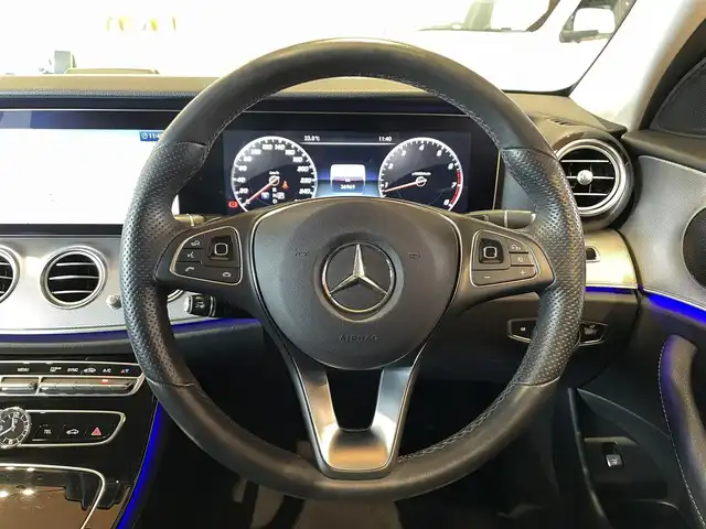 メルセデス・ベンツ Ｅ２００ 4マチック アバンギャルド 道央・札幌 2018(平30)年 3.7万km ポーラホワイト レーダーセーフティパッケージ/　・アダプティブクルーズコントロール/　・ブラインドスポットアシスト/　・レーンキープアシスト/　・PRE-SAFEプラス/　・アクティブブレーキアシスト/　・アクティブステアリングアシスト/純正HDDナビ/　・フルセグTV/　・USB/Bluetooth/SD/360°カメラ/パークトロニック/ハーフレザージート/シートヒーター/パワーシート/LEDヘッドライト/社外18インチAW/　