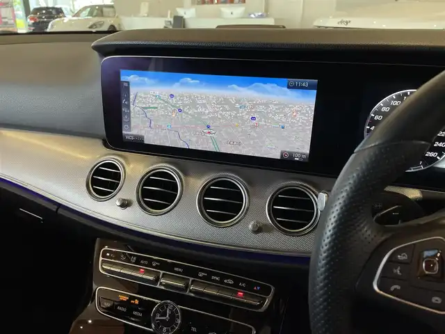 メルセデス・ベンツ Ｅ２００ 4マチック アバンギャルド 道央・札幌 2018(平30)年 3.7万km ポーラホワイト レーダーセーフティパッケージ/　・アダプティブクルーズコントロール/　・ブラインドスポットアシスト/　・レーンキープアシスト/　・PRE-SAFEプラス/　・アクティブブレーキアシスト/　・アクティブステアリングアシスト/純正HDDナビ/　・フルセグTV/　・USB/Bluetooth/SD/360°カメラ/パークトロニック/ハーフレザージート/シートヒーター/パワーシート/LEDヘッドライト/社外18インチAW/　