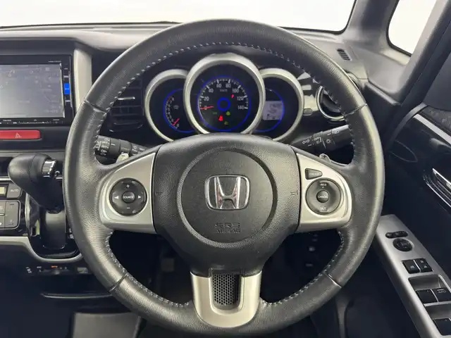ホンダ Ｎ ＢＯＸ カスタム ターボ SSパッケージ 愛知県 2017(平29)年 4.7万km ブリリアントスポーティブルーメタリック2トーン 特別仕様車/　　・本革巻ステアリングホイール/　　・本革巻セレクトレバー/　　・LEDルームランプ　　/　　・運転席ハイトアジャスター/　　・ナビ装着用スペシャルパッケージ/純正ディーラーオプション7インチメモリナビ/　・CD/DVD/BT/フルセグ/バックカメラ/純正後席フリップダウンモニター/ステアリングリモコン/クルーズコントロール/パドルシフト/ベンチシート/フルフラットシート/チップアップシート/純正フロアマット/純正15インチアルミホイール/取扱説明書/スマートキー/スペアキー