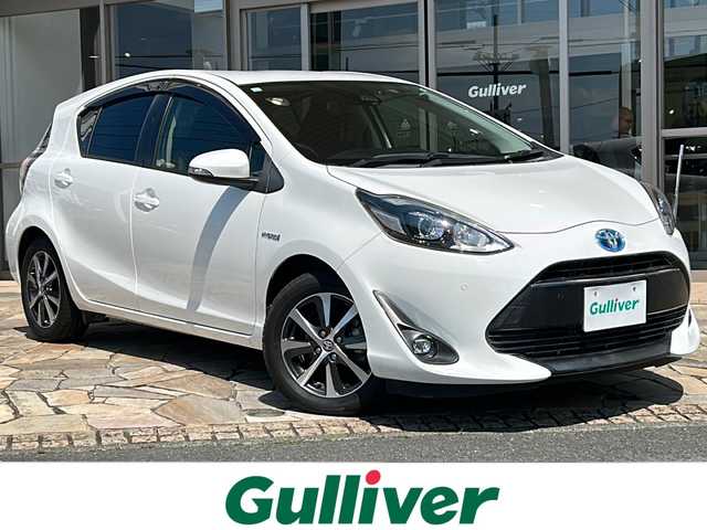 トヨタ アクア G 静岡県 2019(平31)年 1.5万km スーパーホワイトⅡ 【安全装備】/プリクラッシュセーフティ/（レーザーレーダー・単眼カメラ方式）/（自車車速約30km/hから80km/h間：ブレーキアシスト機能発動）/（自車車速約10km/hから80km/h間踏力無時：約30km/h減速）/レーンディパーチャーアラート/（作動車速50km/h以上時）/オートマチックハイビーム/（作動車速30km/h以上時）/先行車発進お知らせ機能/【主要装備】/純正ナビ　/クルーズコントロール　/ＬＥＤヘッドライト　　/クリアランスソナー　/バックカメラ　/スマートキー　/スペアキー有り　/プッシュスタート　/社外フロアマット　/純正１５インチアルミ
