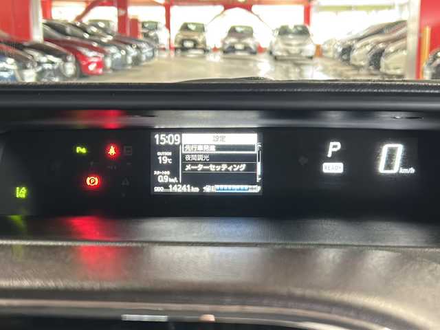 トヨタ アクア G 静岡県 2019(平31)年 1.5万km スーパーホワイトⅡ 【安全装備】/プリクラッシュセーフティ/（レーザーレーダー・単眼カメラ方式）/（自車車速約30km/hから80km/h間：ブレーキアシスト機能発動）/（自車車速約10km/hから80km/h間踏力無時：約30km/h減速）/レーンディパーチャーアラート/（作動車速50km/h以上時）/オートマチックハイビーム/（作動車速30km/h以上時）/先行車発進お知らせ機能/【主要装備】/純正ナビ　/クルーズコントロール　/ＬＥＤヘッドライト　　/クリアランスソナー　/バックカメラ　/スマートキー　/スペアキー有り　/プッシュスタート　/社外フロアマット　/純正１５インチアルミ