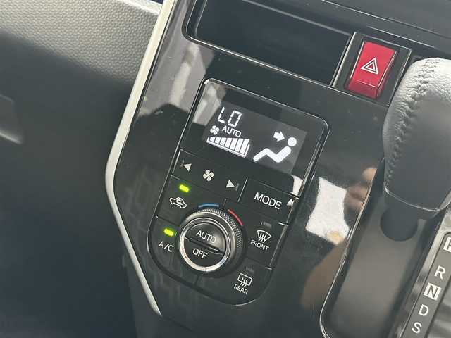 トヨタ ルーミー カスタムG S 滋賀県 2018(平30)年 2.9万km ブラックマイカ/マゼンダベリーメタリック 禁煙車/（CD/DVD/BT/フルセグTV/FM/AM）/スマートアシストIII/・衝突警報機能（歩行者・車両対応）/・衝突回避支援ブレーキ機能/・誤発進抑制制御機能（前後）/・車線逸脱警報機能/・路側逸脱警報機能/・ふらつき警報機能/・先行車発進お知らせ機能/・標識認識機能（進入禁止・一時停止・最高速度）/・ADB（アダプティブドライビングビーム）/バックカメラ/ビルトインETC/クルーズコントロール/両側パワースライドドア/コーナーセンサー/前後ドライブレコーダー/アイドリングストップ/LEDヘッドライト/純正14インチAW
