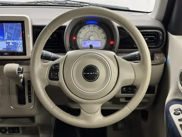 スズキ ラパン モード 三重県 2019(令1)年 5.8万km ノクターンブルーパール/ホワイト 2トーンルーフ ガソリン/FF/インパネCVT/純正 8インチナビ AVIC-RLS901/（CD/DVD/MSV/SD/FM/AM/TV/Bluetooth/iPod/USB/AUX）/【OP】全方位モニター/ドライブレコーダー 前後/ビルトインETC/安全装備/・デュアルカメラブレーキサポート/・車線逸脱警報機能/・ふらつき警報機能/・誤発進抑制機能/・後方誤発進抑制機能/・リヤパーキングセンサー/・後退時ブレーキサポート/・標識認識機能（車両進入禁止、はみ出し通行禁止、最高速度、一時停止）/・ハイビームアシスト/装備/・シートヒーター（D/N）/・オートエアコン/・オートライトシステム/・キセノンヘッドライト（ロービーム）/・プッシュスタート/・ステアリングスイッチ/・電動格納ドアミラー/・純正ホイールキャップ＆14インチスチールホイール/・スマートキーx2/など
