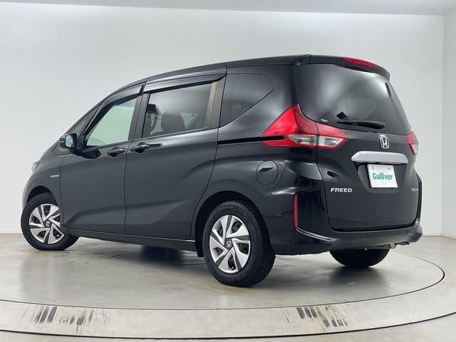 ホンダ フリード ハイブリット G ホンダセンシング 埼玉県 2019(令1)年 2.6万km クリスタルブラックパール 純正ナビ　VXM-204VFi/(Bluetooth/CD/DVD/USB/AM/FM)/地デジフルセグ/バックカメラ/前後ドライブレコーダー/ETC/アダプティブクルーズコントロール/車線逸脱警報/衝突軽減ブレーキ/先行車発進お知らせ機能/標識認識機能/運転席・助手席シートヒーター/ロールサンシェード/両側パワースライドドア/プッシュスタート/ステアリングリモコン/ウィンカーミラー/純正フロアマット/純正ドアバイザー