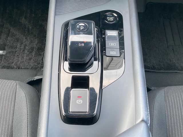 日産 ノート X 愛媛県 2022(令4)年 1.2万km ダークメタルグレー 純正9インチメモリナビ/(CD/DVD/BT/フルセグTV)/衝突被害軽減システム/車線逸脱警報/横滑り防止装置/ETC/ドライブレコーダー/オートライト/ウィンカーミラー/電動格納ミラー/プッシュスタート/スマートキー/フロアマット/ドアバイザー/取扱説明書