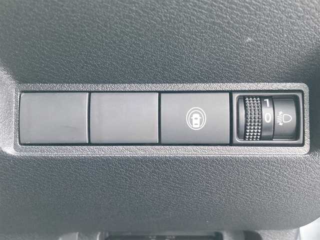 日産 ノート X 愛媛県 2022(令4)年 1.2万km ダークメタルグレー 純正9インチメモリナビ/(CD/DVD/BT/フルセグTV)/衝突被害軽減システム/車線逸脱警報/横滑り防止装置/ETC/ドライブレコーダー/オートライト/ウィンカーミラー/電動格納ミラー/プッシュスタート/スマートキー/フロアマット/ドアバイザー/取扱説明書