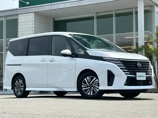 日産 セレナ 兵庫県 2023(令5)年 4万km プリズムホワイト 純正ナビ/BTオーディオ/フルセグTV/全方位カメラ/前後ドライブレコーダー/オートパーキングブレーキ/プロパイロットパーキング/クルーズコントロール（追従走行アリ）/前後コーナーセンサー/ワイヤレス充電/オートホールド/デジタルインナーミラー/両側パワースライドドア/ETC2.0