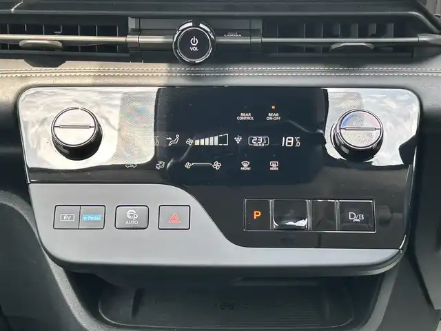 日産 セレナ 兵庫県 2023(令5)年 4万km プリズムホワイト 純正ナビ/BTオーディオ/フルセグTV/全方位カメラ/前後ドライブレコーダー/オートパーキングブレーキ/プロパイロットパーキング/クルーズコントロール（追従走行アリ）/前後コーナーセンサー/ワイヤレス充電/オートホールド/デジタルインナーミラー/両側パワースライドドア/ETC2.0