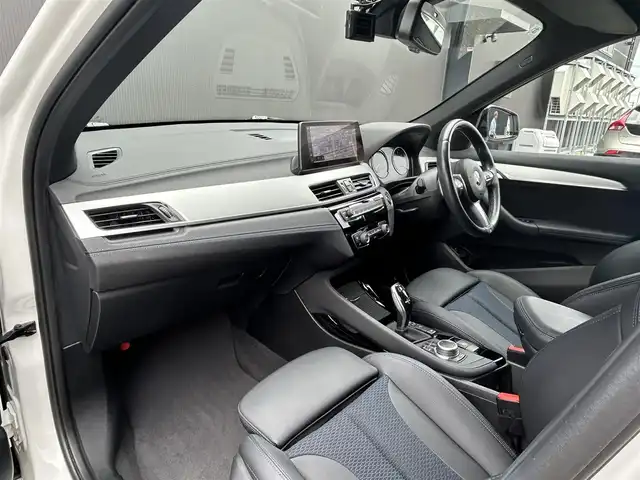 ＢＭＷ Ｘ１ xDrive 18d Mスポーツ 道東・釧路十勝 2022(令4)年 3.7万km アルピンホワイトⅢ ワンオーナー/アドバンスド・アクティブ・セーフティ・パッケージ/　ドライビング・アシスト・プラス/　アクティブクルーズコントロール/コンフォートパッケージ/　スライディング・リヤ・シート/　ワイヤレス・チャージング/　M シートベルト/ヘッドアップディスプレイ/純正ナビ/　BT/USB/Type-C/バックカメラ/ミラーETC/前後ドライブレコーダー/ハーフレザーシート/前席パワーシート/オートマチック・テールゲート/純正19インチAW/純正フロアマット/取扱説明書/保証書