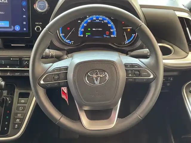 トヨタ ヴォクシー ハイブリッド S－Z 神奈川県 2023(令5)年 3.2万km アティチュードブラックマイカ トヨタセーフティーセンス /快適利便パッケージ /ユニバーサルステップ /10.5インチディスプレイオーディオ（ナビ・TV付き） /バックカメラ /両側電動 /パワーバックドア /レーダークルコン /LEDオートライト/ハーフレザー /シートヒーター/純正17インチアルミホイール/ステアリングヒーター/ステアリングスイッチ/純正ETC