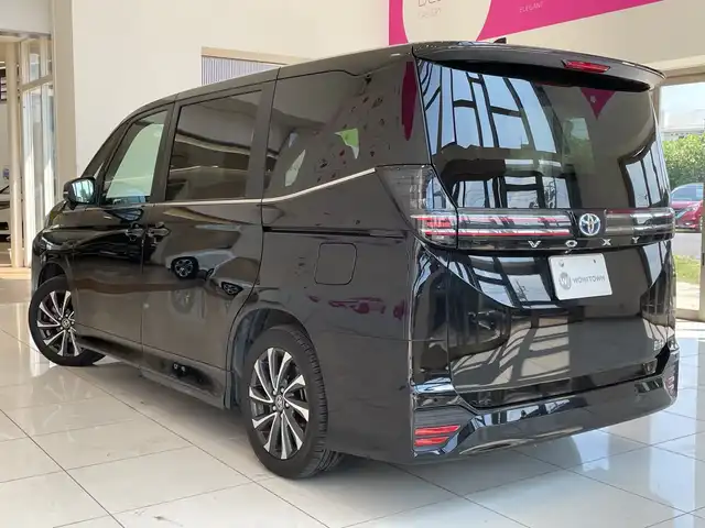 トヨタ ヴォクシー ハイブリッド S－Z 神奈川県 2023(令5)年 3.2万km アティチュードブラックマイカ トヨタセーフティーセンス /快適利便パッケージ /ユニバーサルステップ /10.5インチディスプレイオーディオ（ナビ・TV付き） /バックカメラ /両側電動 /パワーバックドア /レーダークルコン /LEDオートライト/ハーフレザー /シートヒーター/純正17インチアルミホイール/ステアリングヒーター/ステアリングスイッチ/純正ETC