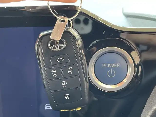 トヨタ ヴォクシー ハイブリッド S－Z 神奈川県 2023(令5)年 3.2万km アティチュードブラックマイカ トヨタセーフティーセンス /快適利便パッケージ /ユニバーサルステップ /10.5インチディスプレイオーディオ（ナビ・TV付き） /バックカメラ /両側電動 /パワーバックドア /レーダークルコン /LEDオートライト/ハーフレザー /シートヒーター/純正17インチアルミホイール/ステアリングヒーター/ステアリングスイッチ/純正ETC