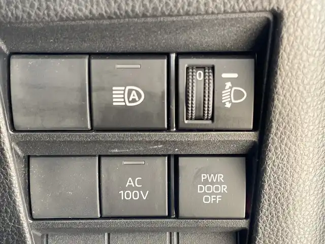 トヨタ ヴォクシー ハイブリッド S－Z 神奈川県 2023(令5)年 3.2万km アティチュードブラックマイカ トヨタセーフティーセンス /快適利便パッケージ /ユニバーサルステップ /10.5インチディスプレイオーディオ（ナビ・TV付き） /バックカメラ /両側電動 /パワーバックドア /レーダークルコン /LEDオートライト/ハーフレザー /シートヒーター/純正17インチアルミホイール/ステアリングヒーター/ステアリングスイッチ/純正ETC