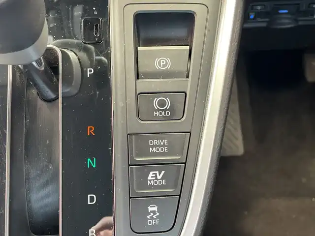 トヨタ ヴォクシー ハイブリッド S－Z 神奈川県 2023(令5)年 3.2万km アティチュードブラックマイカ トヨタセーフティーセンス /快適利便パッケージ /ユニバーサルステップ /10.5インチディスプレイオーディオ（ナビ・TV付き） /バックカメラ /両側電動 /パワーバックドア /レーダークルコン /LEDオートライト/ハーフレザー /シートヒーター/純正17インチアルミホイール/ステアリングヒーター/ステアリングスイッチ/純正ETC