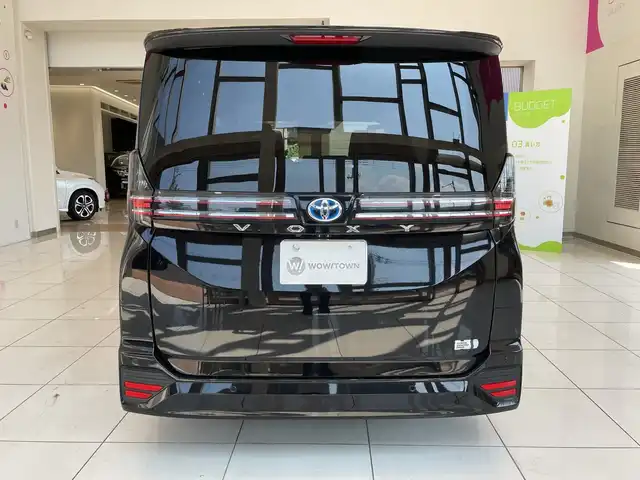 トヨタ ヴォクシー ハイブリッド S－Z 神奈川県 2023(令5)年 3.2万km アティチュードブラックマイカ トヨタセーフティーセンス /快適利便パッケージ /ユニバーサルステップ /10.5インチディスプレイオーディオ（ナビ・TV付き） /バックカメラ /両側電動 /パワーバックドア /レーダークルコン /LEDオートライト/ハーフレザー /シートヒーター/純正17インチアルミホイール/ステアリングヒーター/ステアリングスイッチ/純正ETC