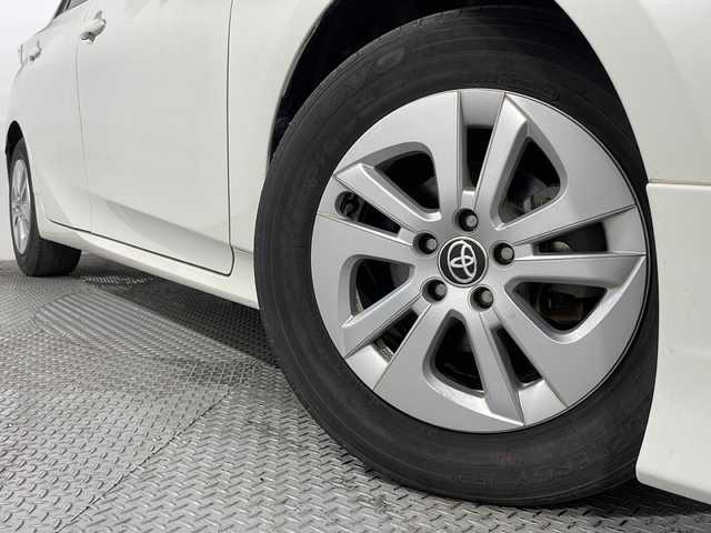 トヨタ プリウス S 広島県 2016(平28)年 5.1万km ホワイトパールクリスタルシャイン 禁煙車/純正ナビ/フロントモデリスタエアロ/バックカメラ/レーダークルーズコントロール/ETC/オートマチックハイビーム/衝突被害軽減/レーンキープアシスト/ＬＥＤヘッドライト/フォグランプ/純正15インチアルミホイール(195/65/R15)/エアバッグ(運転席/助手席/サイド/カーテン)