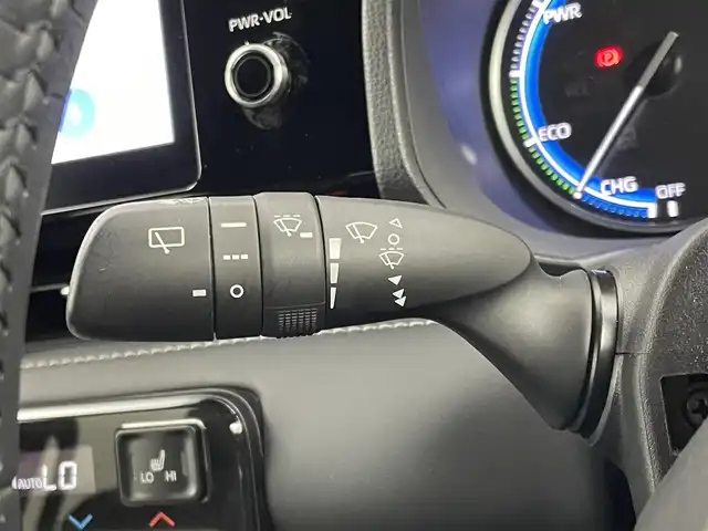 トヨタ ノア ハイブリッド S－Z 埼玉県 2022(令4)年 1.5万km ホワイトパールクリスタルシャイン 純正ディスプレイオーディオ　フリップダウンモニター　ユニバーサルステップ　バックカメラ　ＤＶＤ再生　　セーフティセンス　レーダークルーズ　前後ドラレコ　シートヒーター　ＨＤＭＩ　ＡＣ１００Ｖ　ＬＥＤ