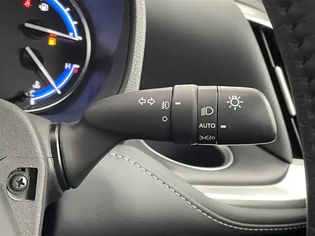 トヨタ ノア ハイブリッド S－Z 埼玉県 2022(令4)年 1.5万km ホワイトパールクリスタルシャイン 純正ディスプレイオーディオ　フリップダウンモニター　ユニバーサルステップ　バックカメラ　ＤＶＤ再生　　セーフティセンス　レーダークルーズ　前後ドラレコ　シートヒーター　ＨＤＭＩ　ＡＣ１００Ｖ　ＬＥＤ